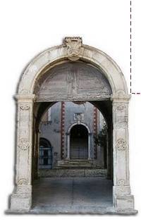 Portale del castello. 